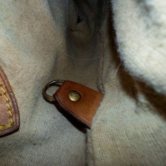 Louis Vuitton Monogram Bucket Bag GM - Picture 6 of 10